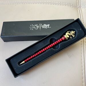 The Noble Collection NN7280 Harry Potter Gryffindor Pen